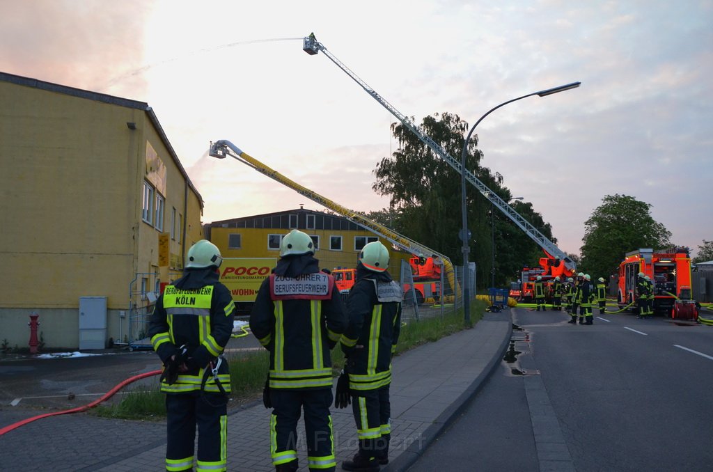 Grossfeuer Poco Lager Koeln Porz Gremberghoven Hansestr P441.JPG - Miklos Laubert